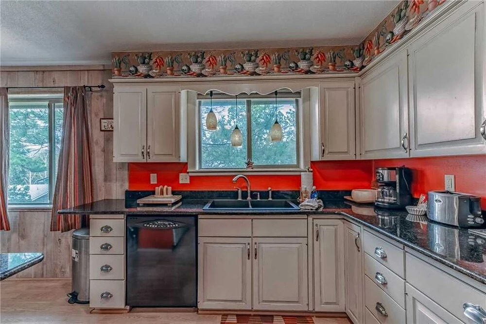 Mustang Hideaway - Three Bedroom Cabin