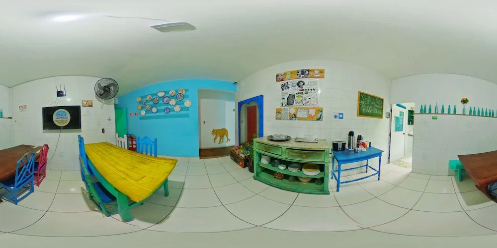 Onça da Praia Hostel
