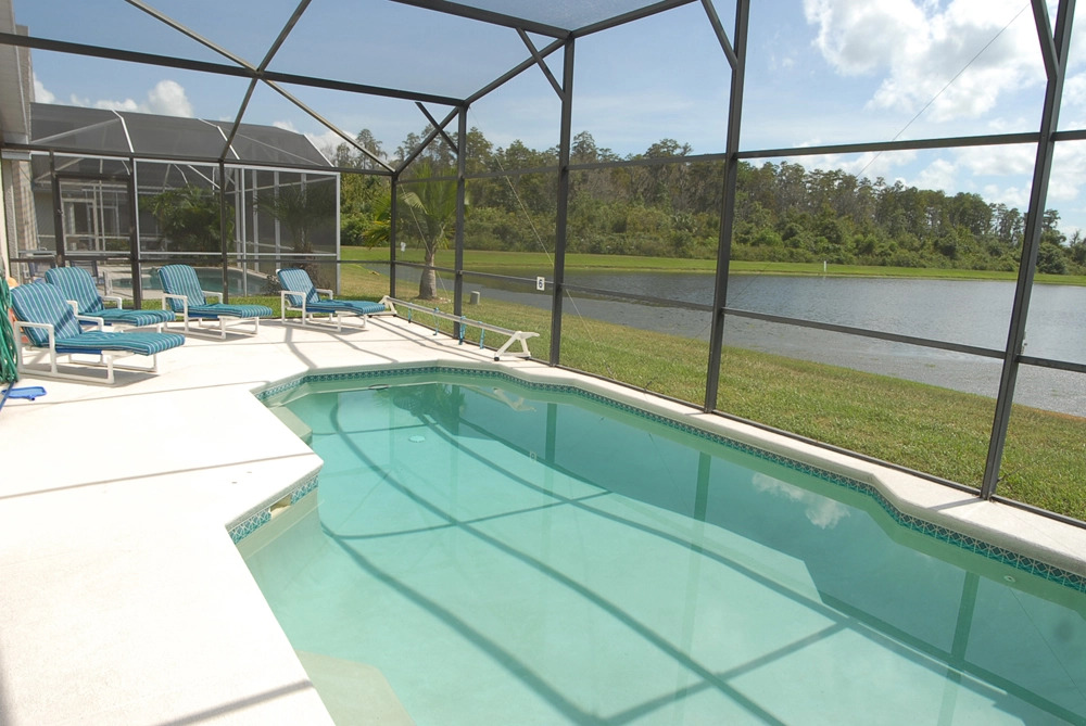 Single Story Lake View Family Pool Home, Davenport, US