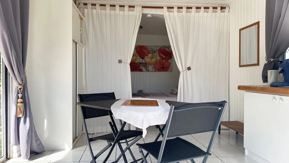 Mahinas Lodge