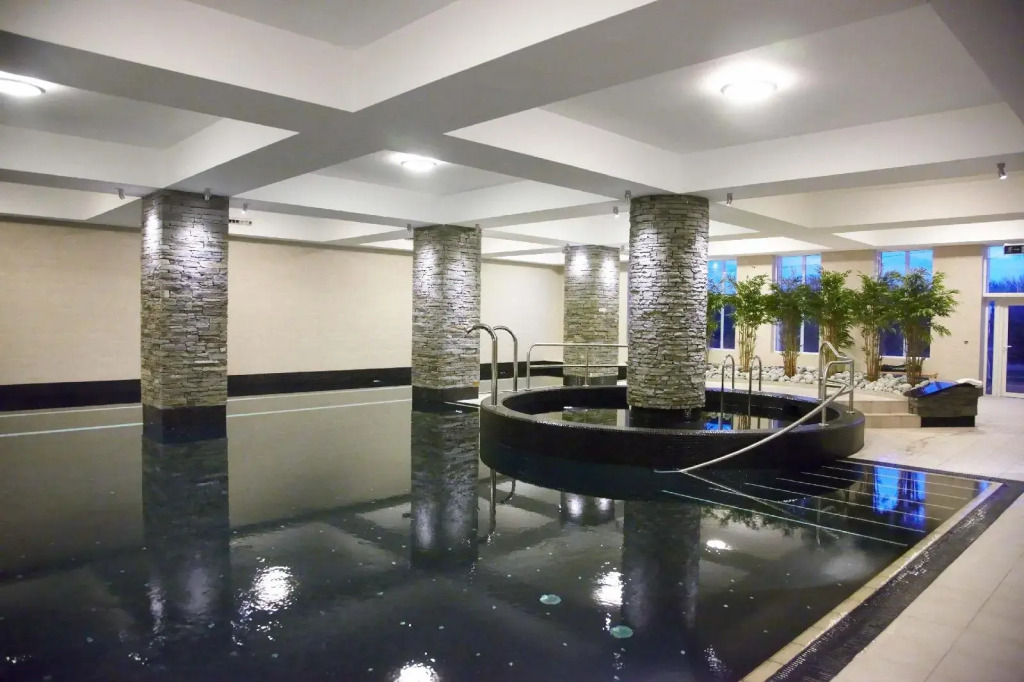 Garryvoe Hotel