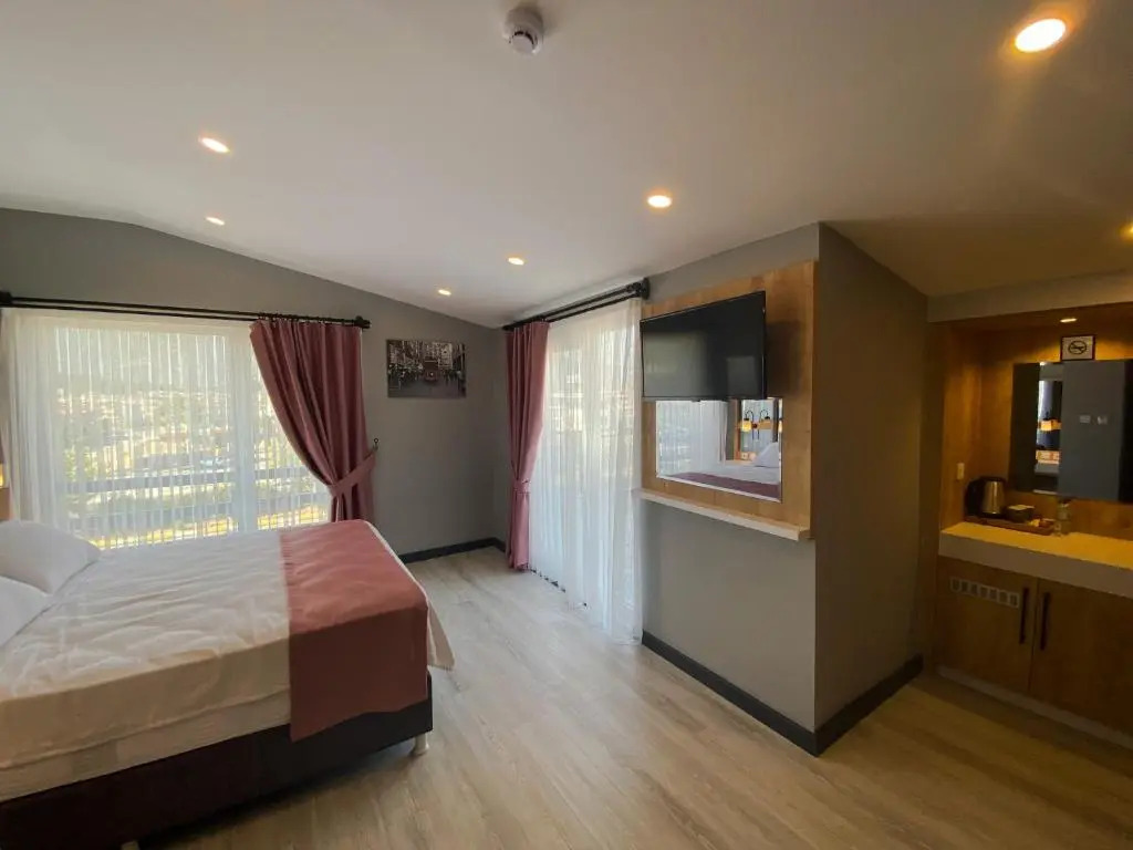 Lopera Deluxe Hotel