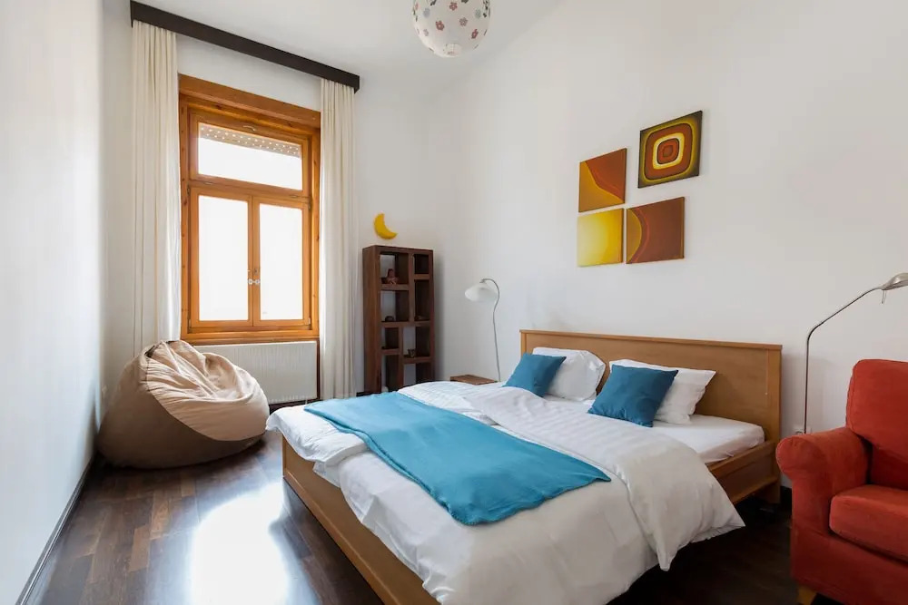 Supercentral Spacious Apartment