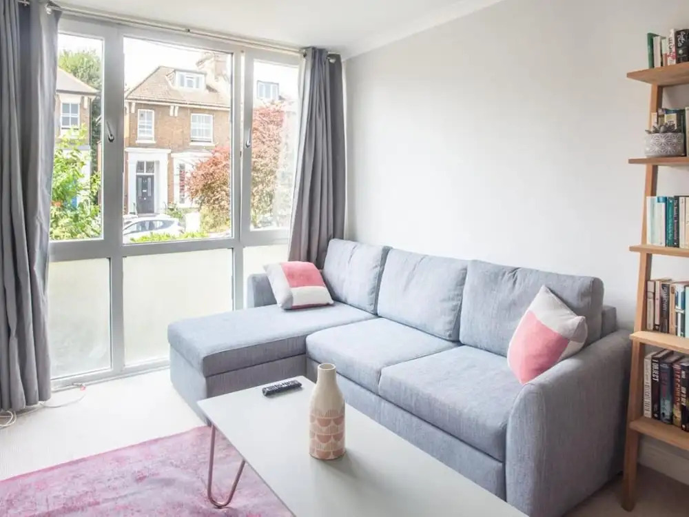 Sunny and Bright 1 Bed Apartment in London
