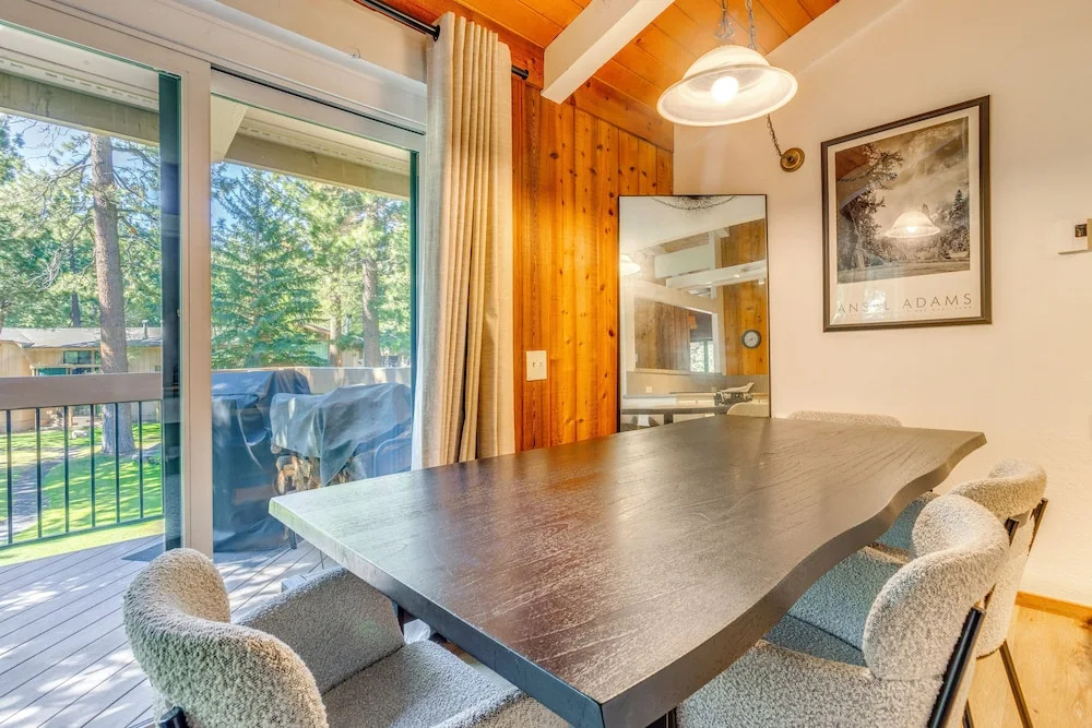 Mammoth Lakes Vacation Rental: 1 Mi to Ski Area!