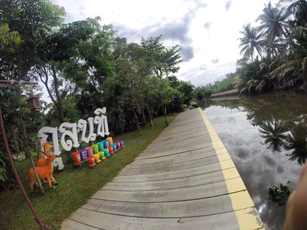 Aioun At Amphawa