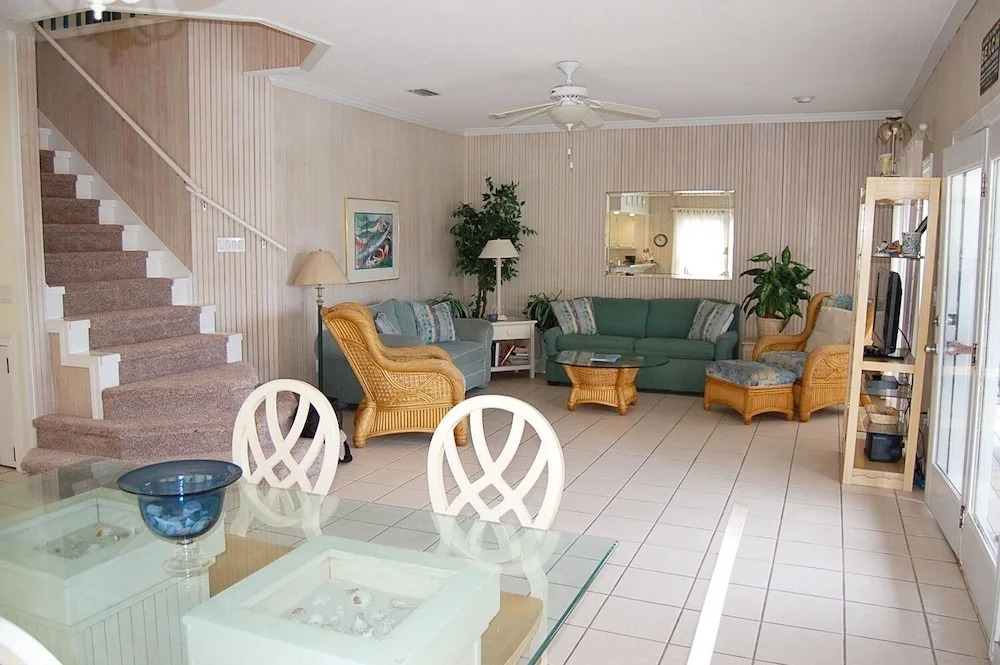 Hayley House Beachside 12 - Four Bedroom Vacation Home
