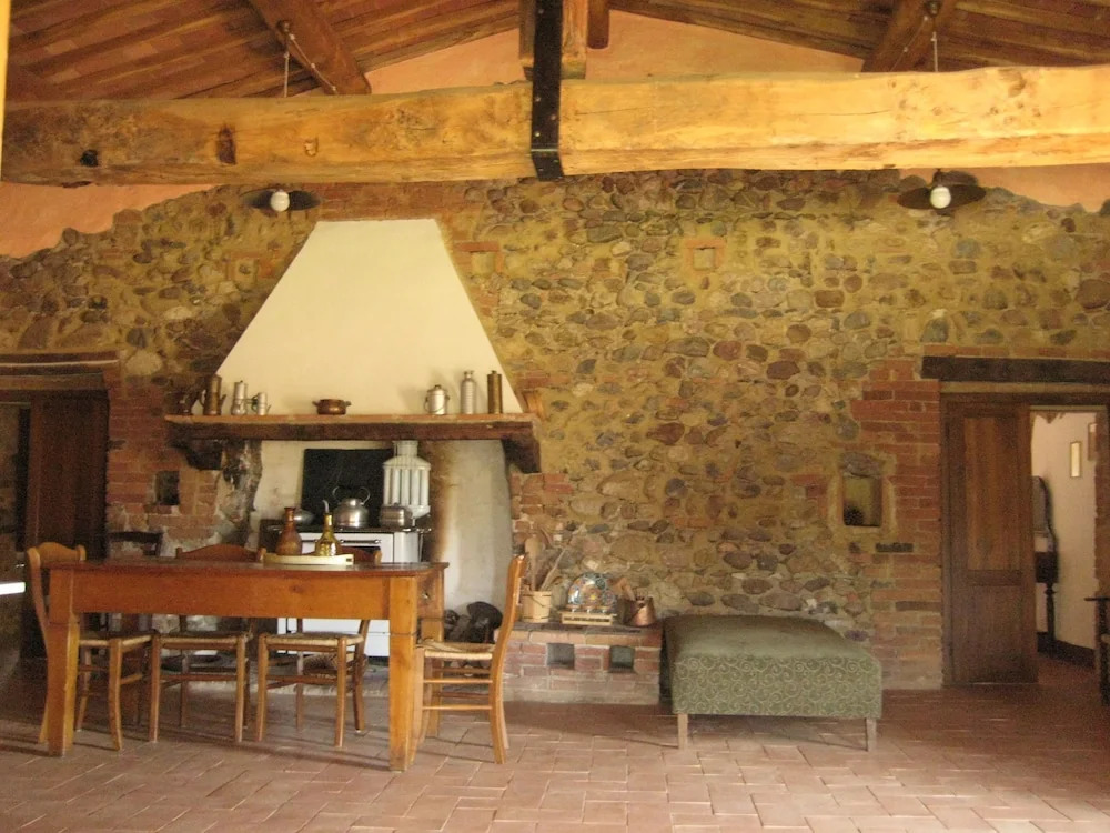 la Casa - Agriturismo With Pool Between Siena and Grosseto