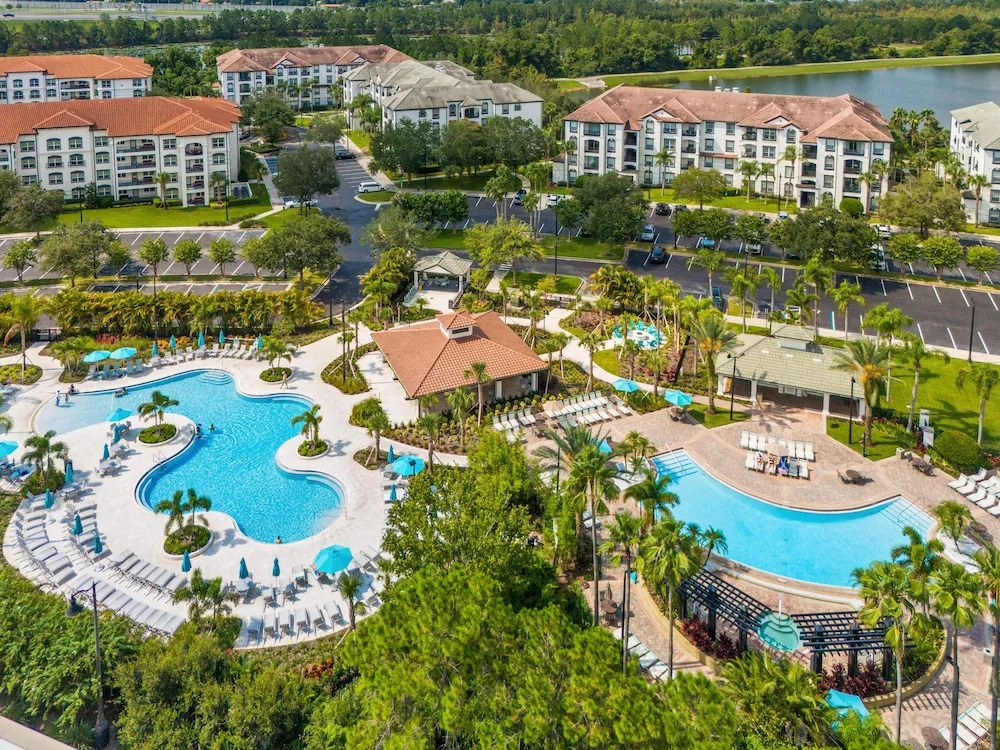 Condo w/ Prime View of Lake, Pool & Fireworks!