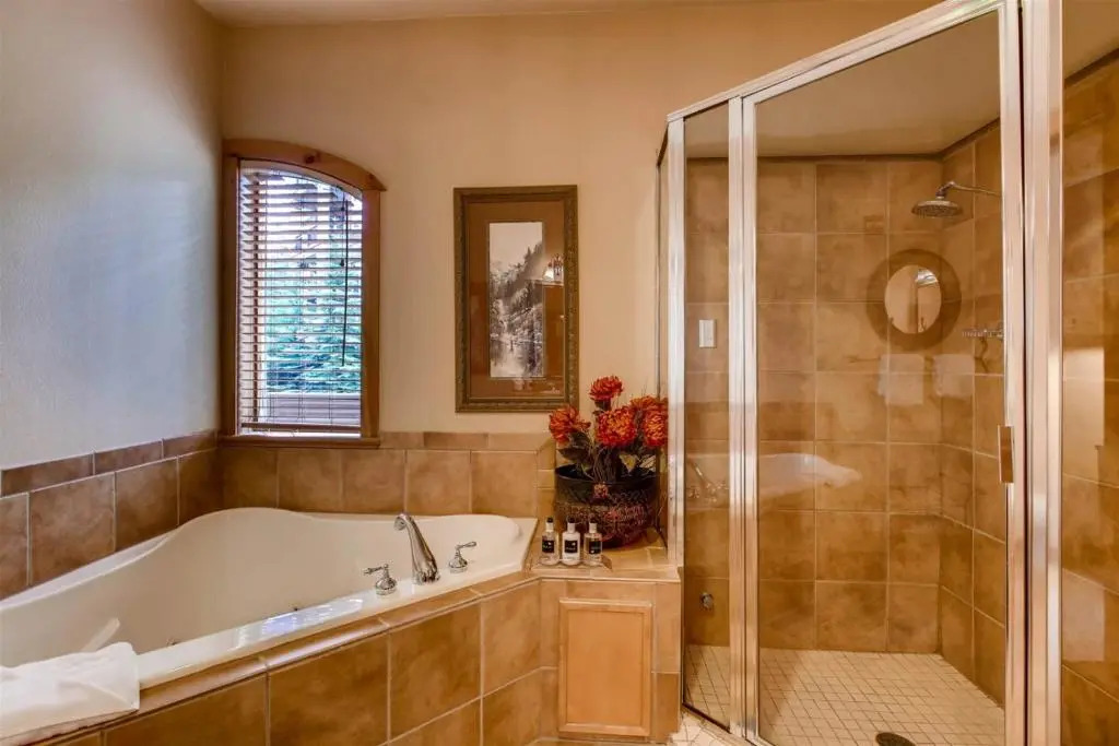 The Timbers on River Run, 3 Bed Ski-in Ski-out Condo-Hot Tub, Sauna, Heated Pool!