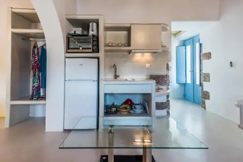 Plaka Suites