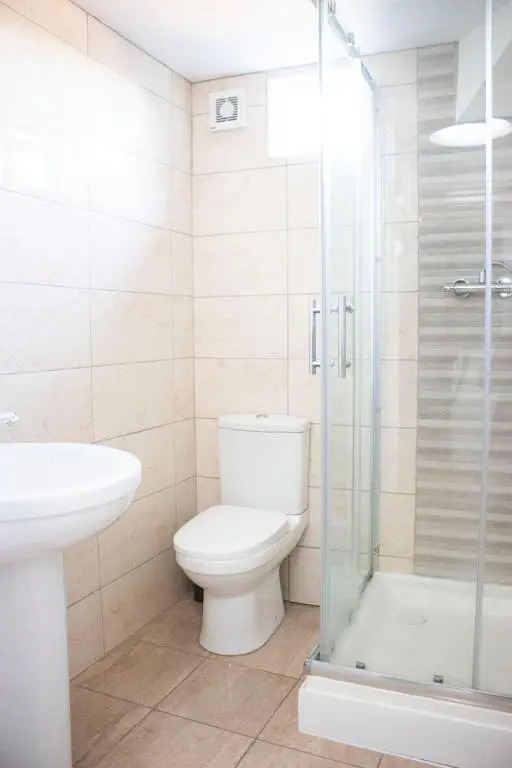 Town Centre Apartment with FREE Parking