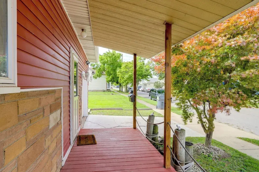 Steps to Lake Erie! Cedar Point Home Base w/ Deck