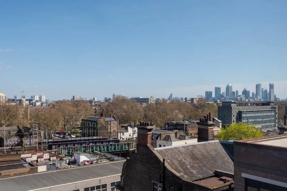 1BR Flat Ideally Located In Zone 2, Fits 3
