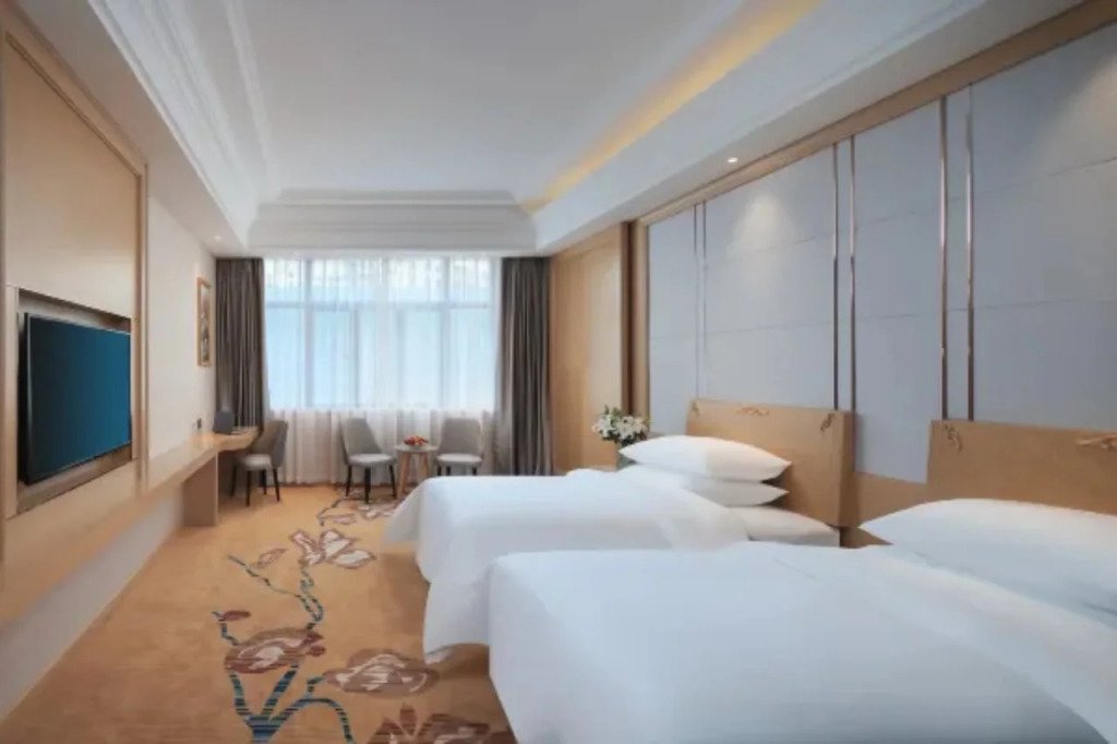Vienna Hotel (Qiandeng Old Town, Kunshan)