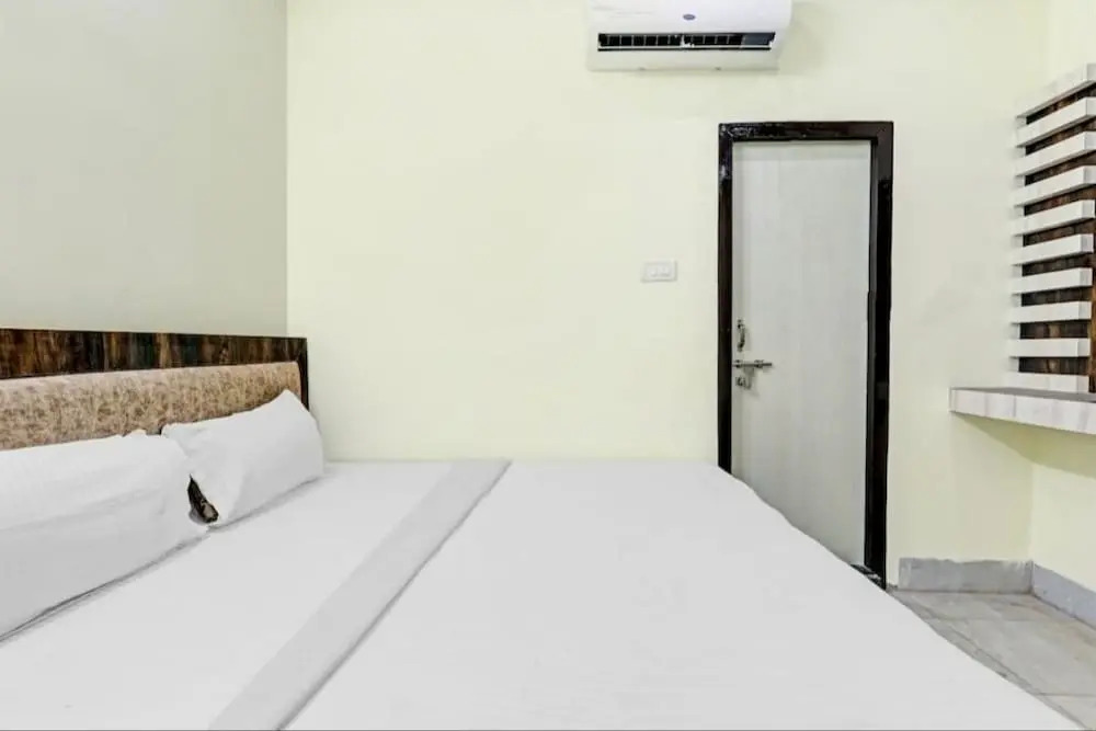 Hotel O Sna Grand Near Sudarshan Cinema