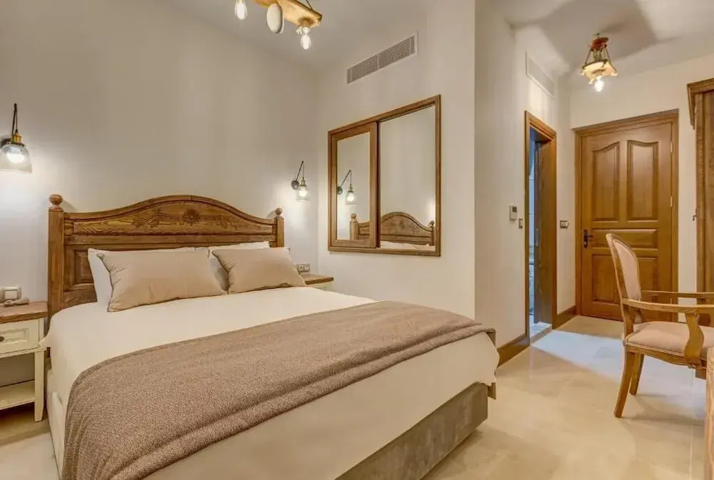 Navalia Hotel