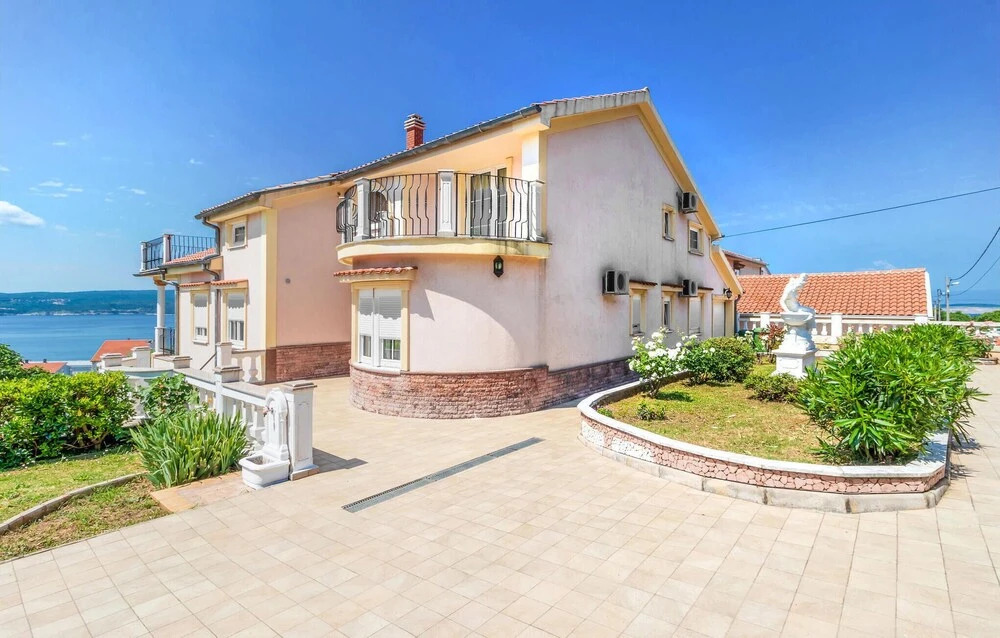 Nice Home in Dramalj With Wifi and 7 Bedrooms