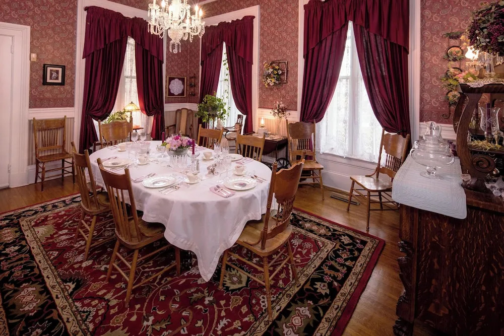 The Steamboat House Bed & Breakfast