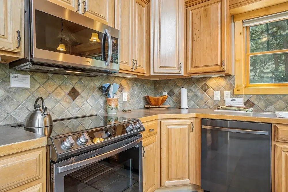 Solitude Bobcat #5- Estes Park 2 Bedroom Condo by RedAwning