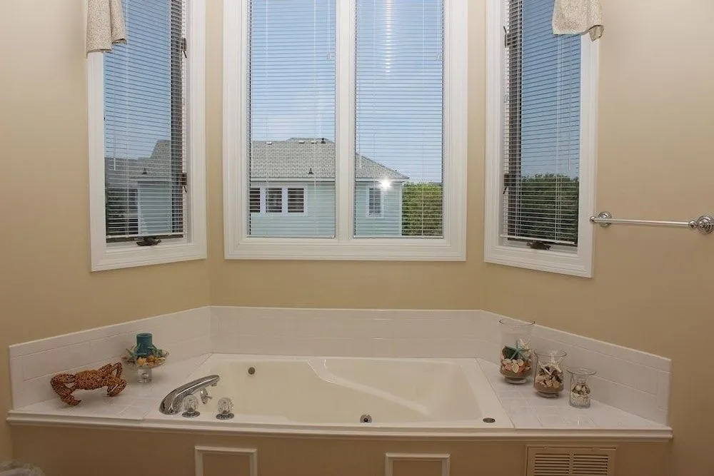 Ship's Chandler - 5 Br Home