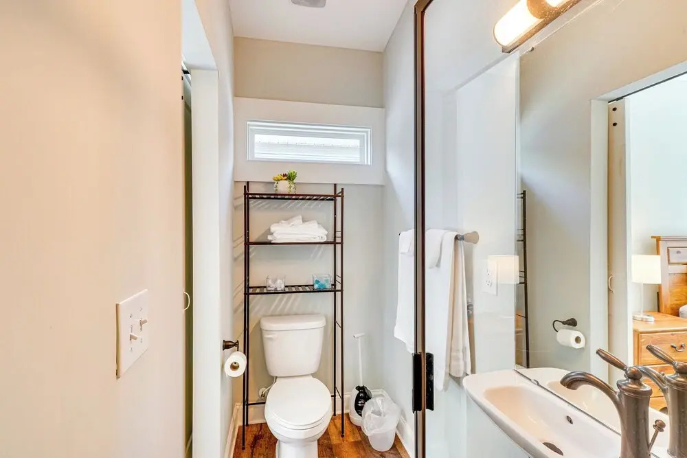 3 Mi to Duke: Downtown Durham Cottage!