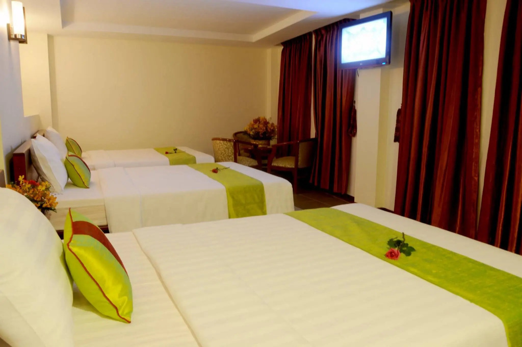 V N E Hotel