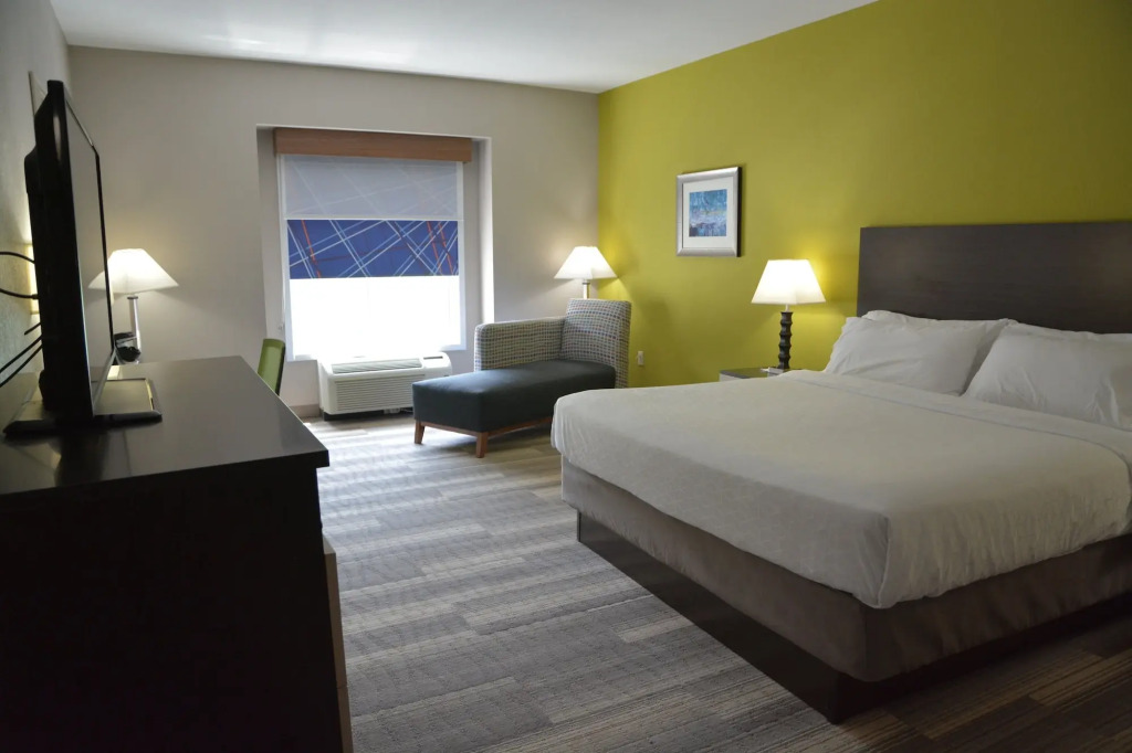 Holiday Inn Express & Suites Caryville by IHG