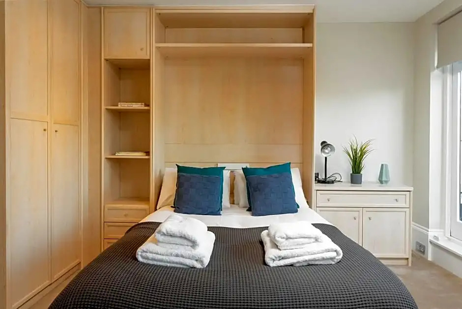 CAPITAL Sloane Street Studio with Balcony