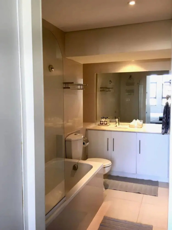 Modern One Bedroom Apartment With City Views