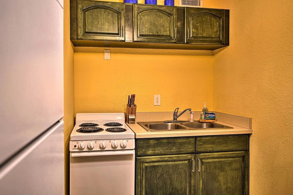 Lido Key Hideout w/ Patio & Yard + Walk to Beach!