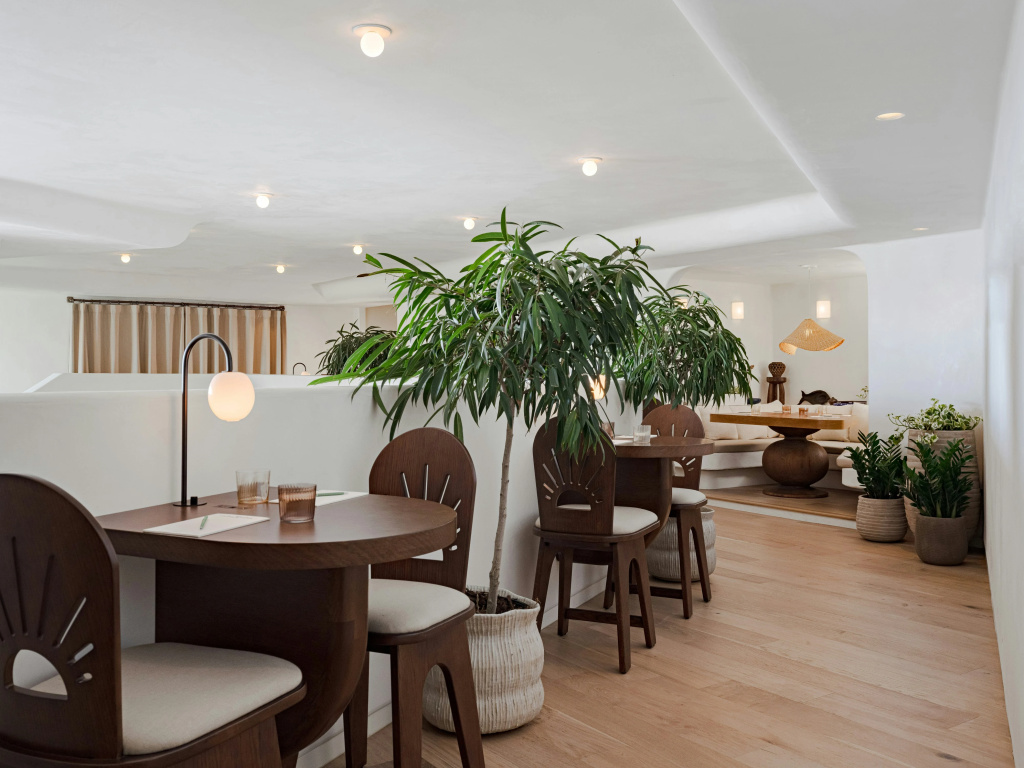 Casa Loma Beach Hotel