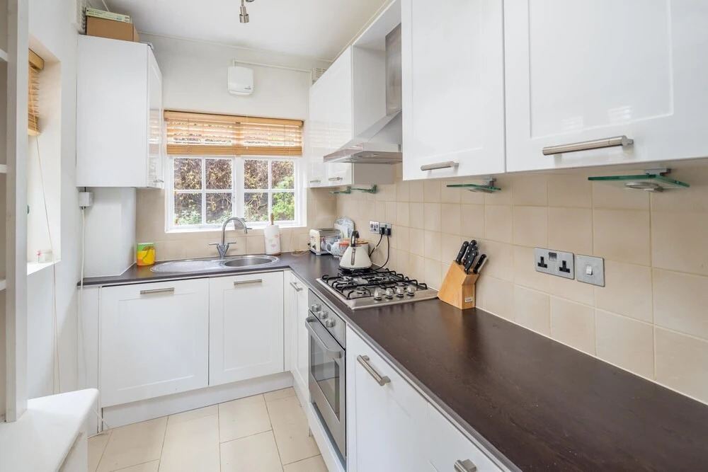 Charming 2BR Flat With Patio in Hammersmith