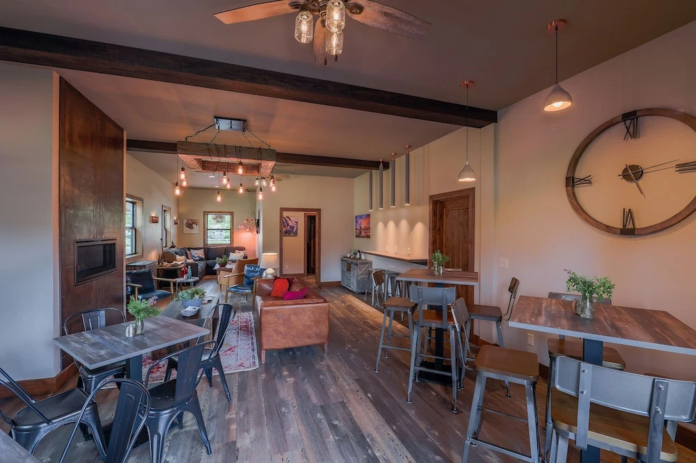 Golden Stone Inn