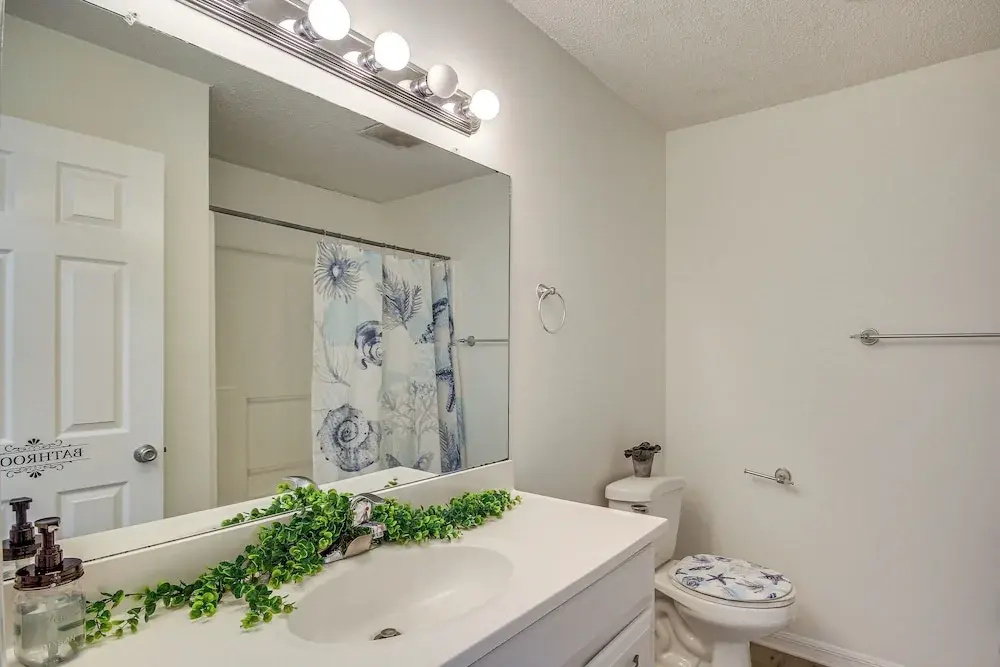 Walk to Gulfport Beach 1 Mi to Marina: Lovely Home