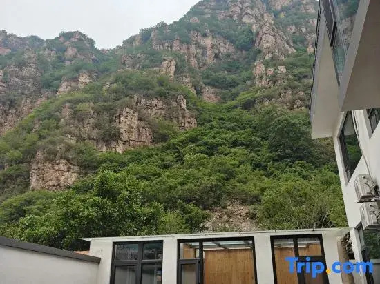 Shangshan Ruoshui Homestay (Stone Forest Gorge Scenic Area)