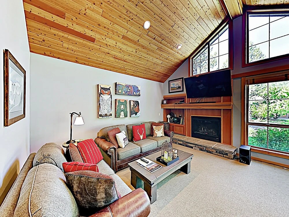 New Listing! 44 Freemont Crossing W/ Hot Tub 3 Bedroom Townhouse