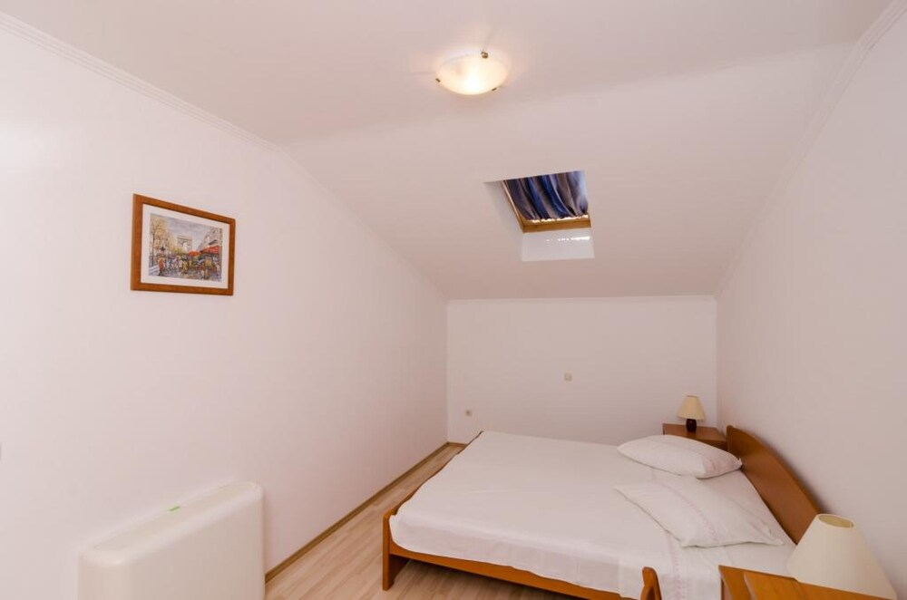 Apartments Plavac Mali