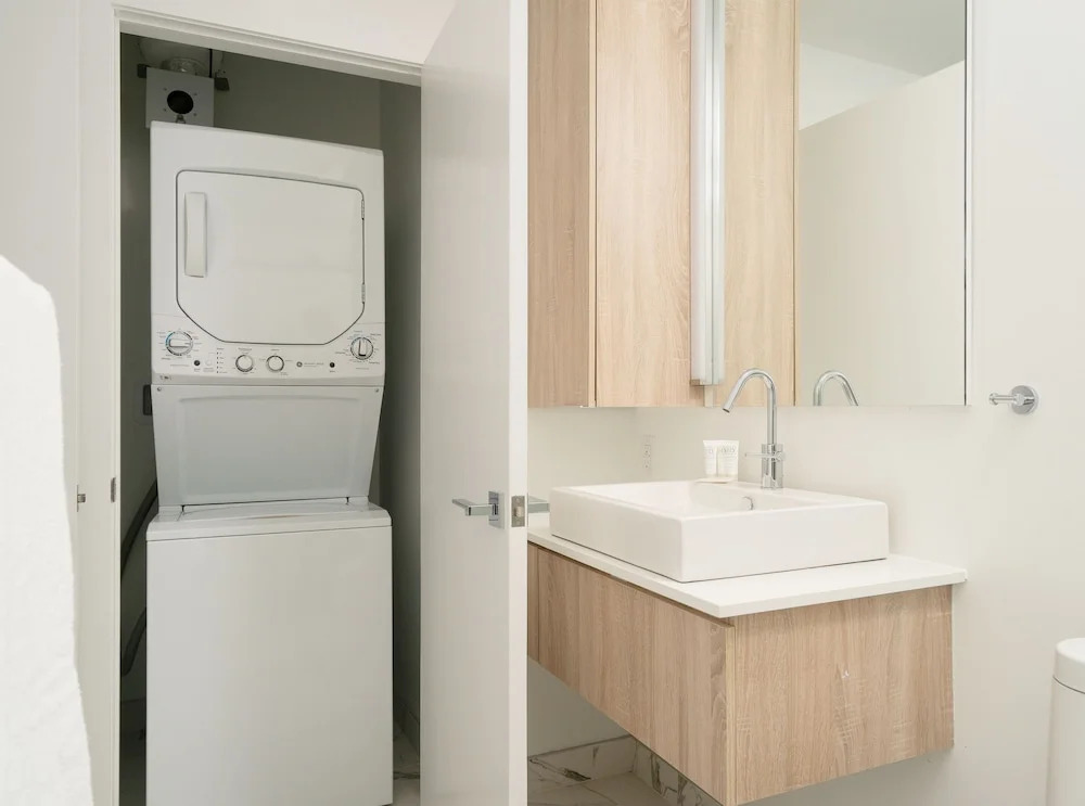 Beautiful Griffintown Suites by Sonder