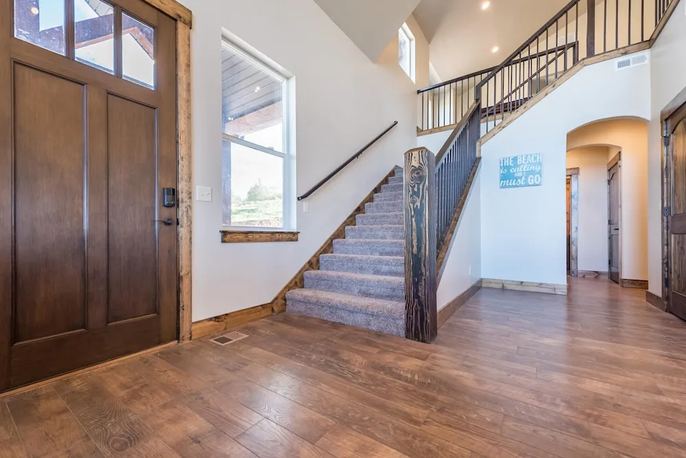Floor to Ceiling Lake Views - Perfect Family Getaway