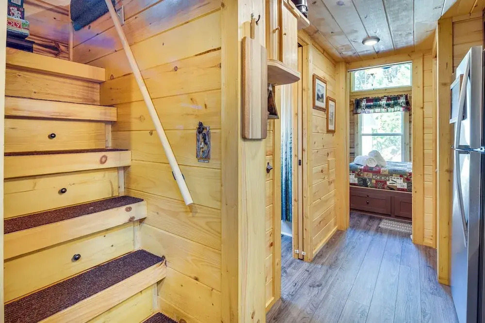 7 Mi to Lake Lure: Mill Spring Cabin w/ Hot Tub