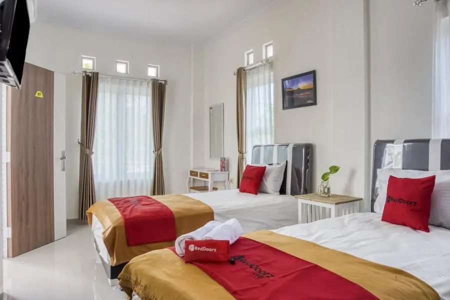 RedDoorz Syariah near Taman Pelangi Monjali