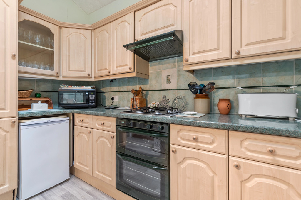 The Hollies - Short Walk to Beach, Peaceful Location, Parking