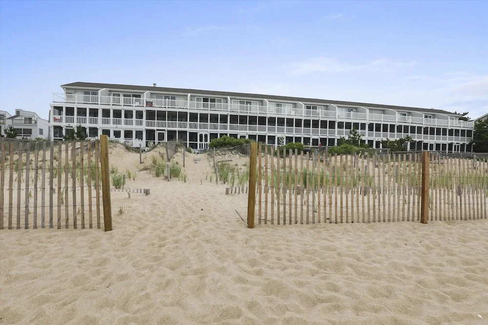 Atlantic Watergate #17 by Long & Foster