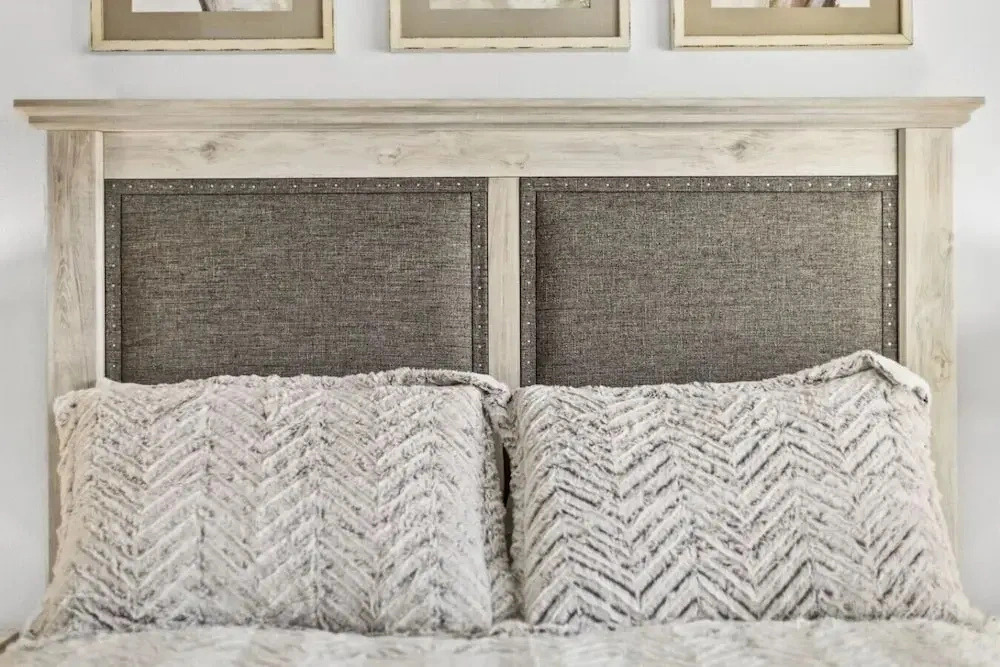 NEW King Bed Disney Contemporary Townhouse