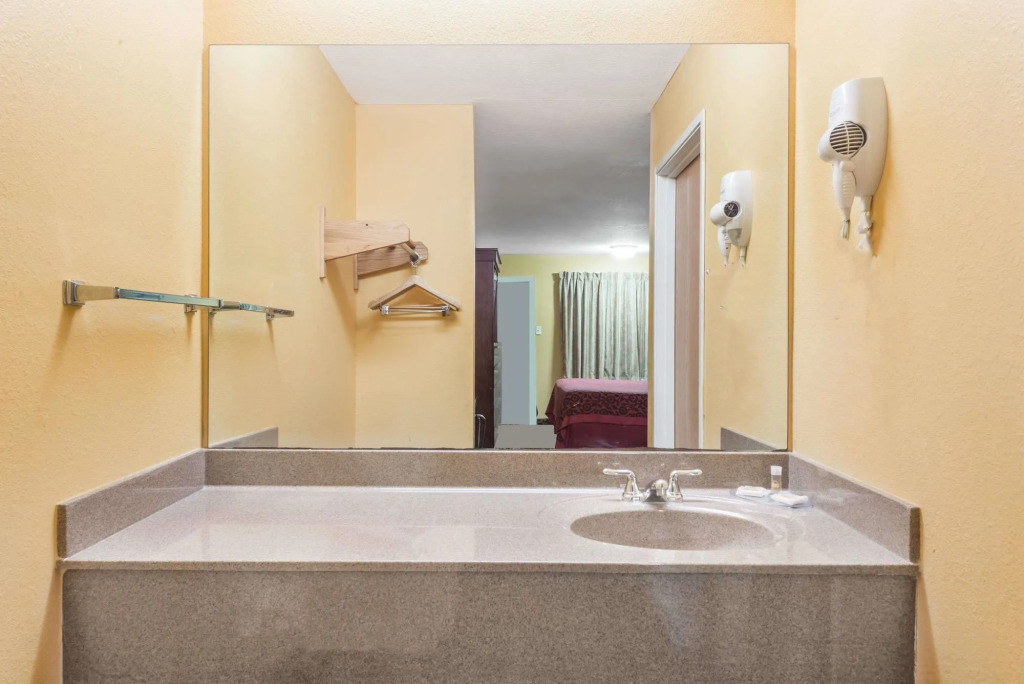 Days Inn by Wyndham Sulphur LA