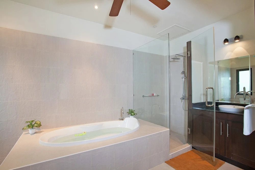 Villa Morakot 6 Bed Classy Property with In House Chef