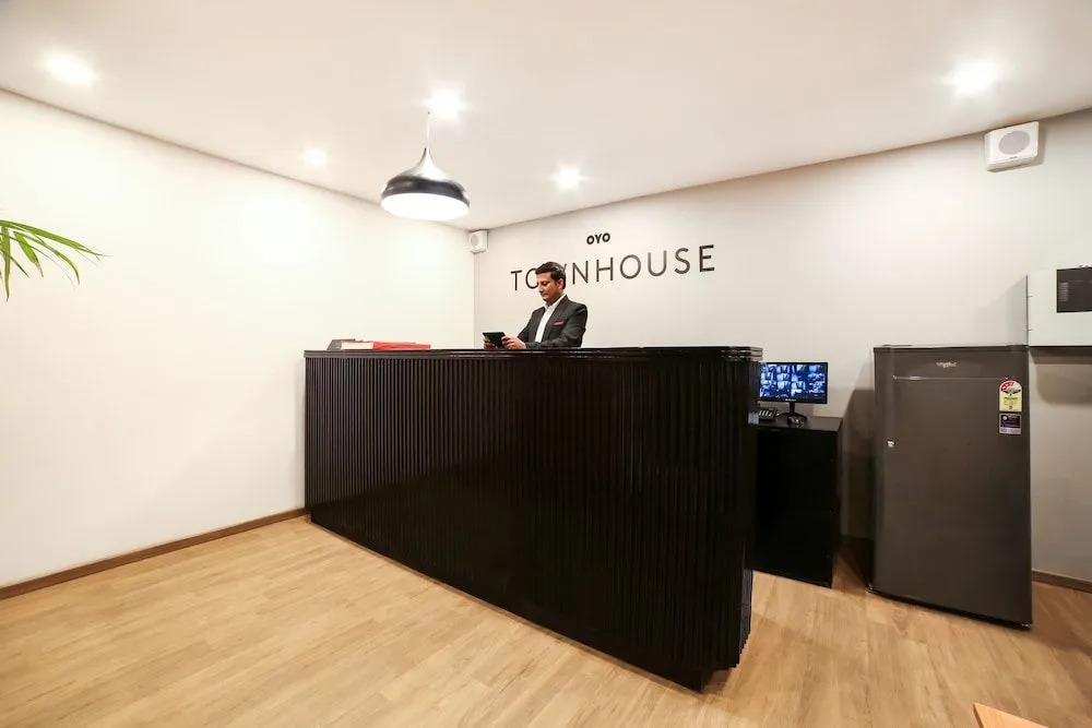 Oyo Townhouse 178 Sector 52