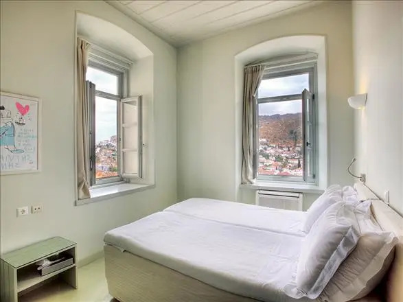 Porto Hydra Hotel