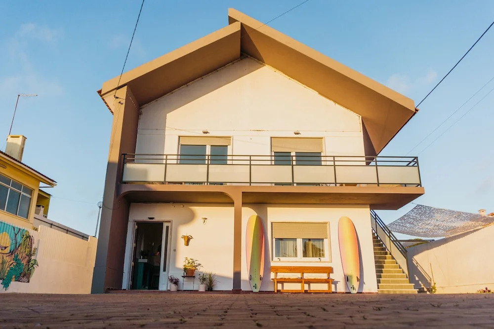 Hospedium República Surf House - Coxos Beach, Ericeira